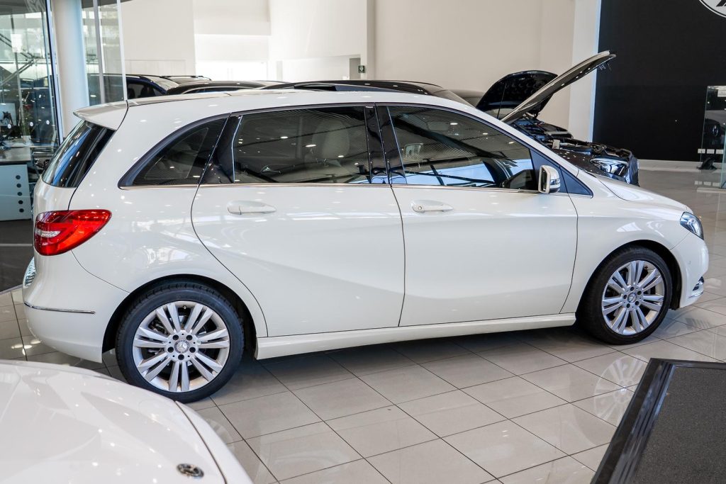 2014 B200 Hatch